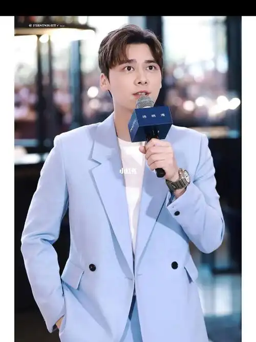 明星现场  #宝藏男孩  要把健康码和行程卡打开才能看李易峰哟