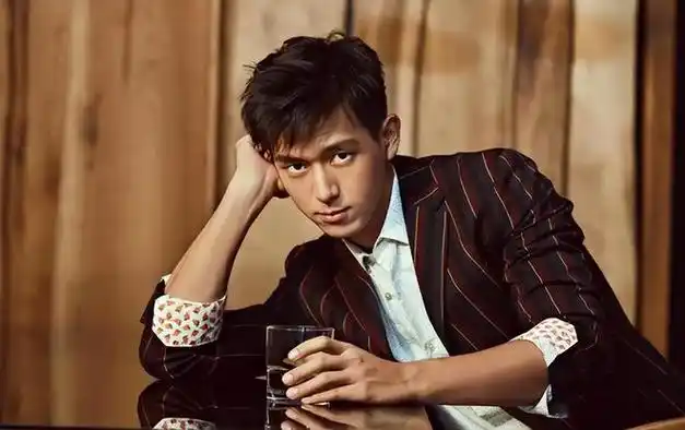 李现发文为杨紫庆生,晓雪助理晒止吐神器,疑似怀孕事件迅速发酵|恋情