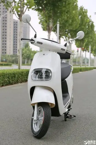 雅迪冠能m8图赏