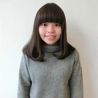 比如说这个"垂帘听政"形,许多留着齐刘海的女孩子,学业繁忙来不及理发