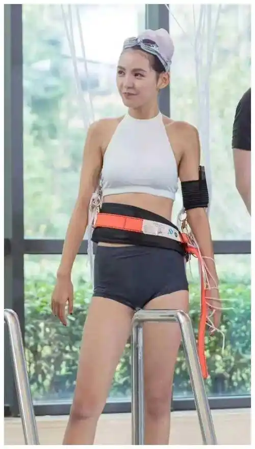 张予曦泳装大片:比基尼更显身材,细节有惊喜!_女性_社会_标准