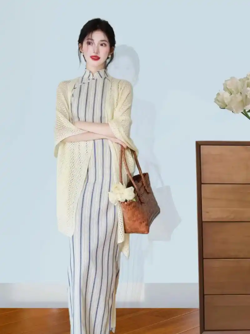 夏日新中式书卷风旗袍,以淡雅的色调和柔美的线条