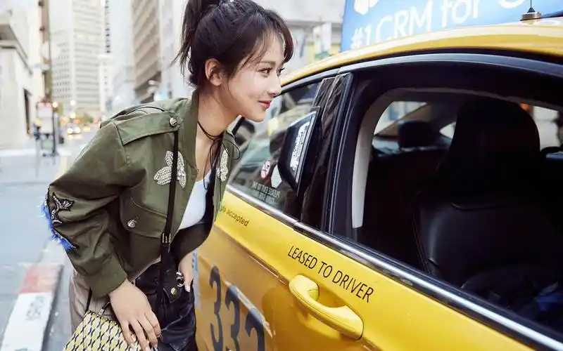 美丽女神杨紫时尚帅气街拍写真,大陆明星-回车桌面