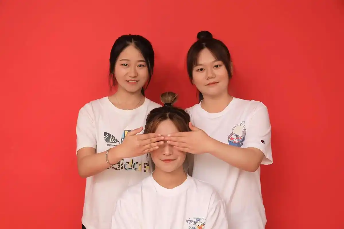 我们就是最好的文案#红底照片闺蜜 #闺蜜证件照三人 #红底照 - 抖音