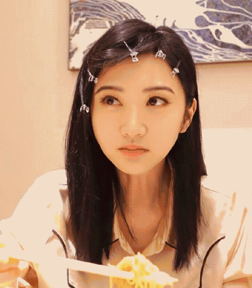 景甜懵懵的样子也很萌啊,大美女不管怎么用脸都好好看