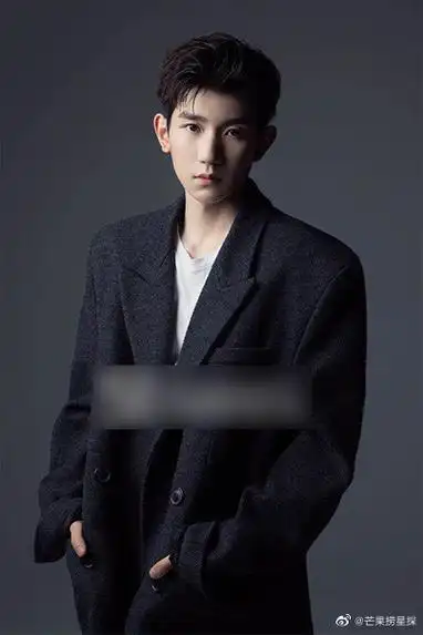 王源小王子黑西装造型##王源新发型好帅