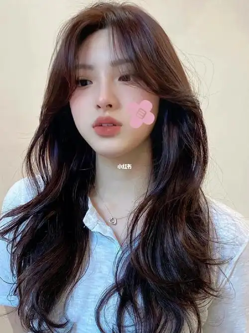 长发女生必备的烫发款式韩式大波浪卷中