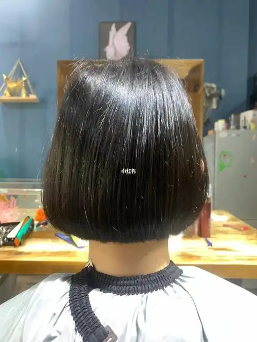 波波头短发