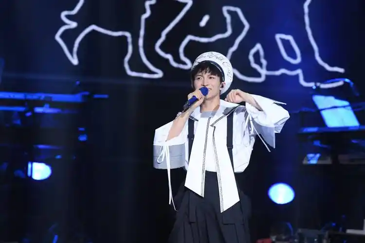 周深演唱会票价引发热议!