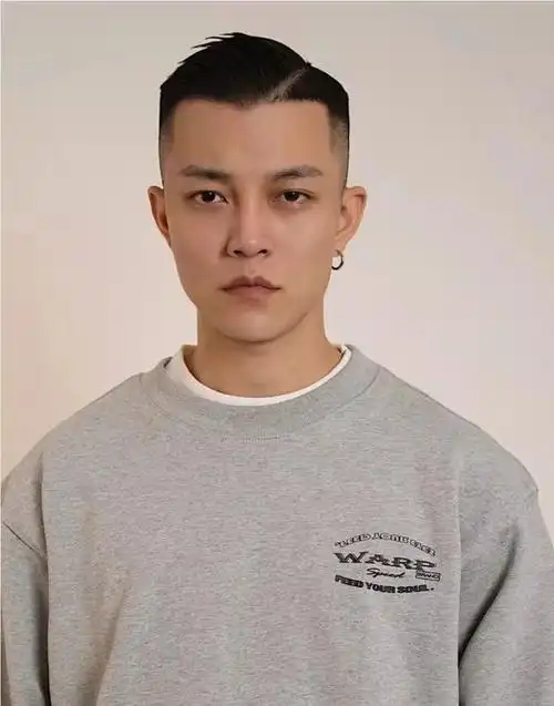 年轻男士发型这样剪,帅气还有型,容易找对象