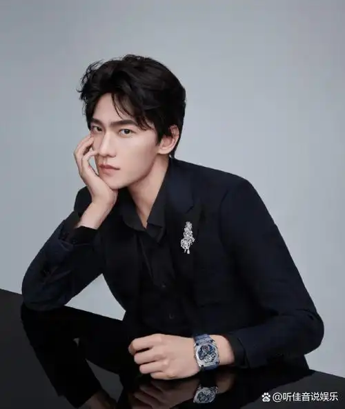 高冷杨洋,曾经是个软萌单纯的小可爱,现在,你是我们的荣耀