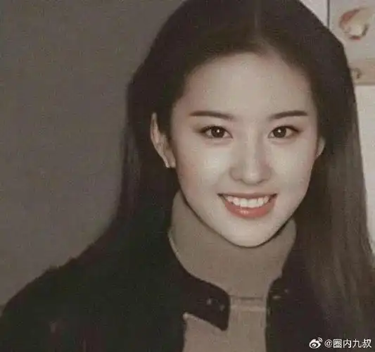 刚出道时期的刘亦菲#刘亦菲刚出道时候的照片是白月光一样的存在,她