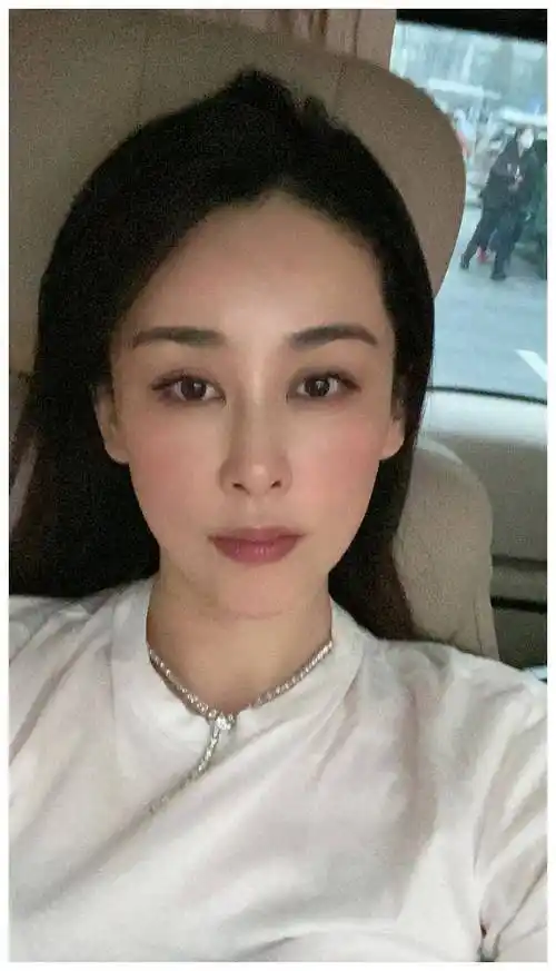 所以有一段时间没有出来拍戏了,周扬也是挺让人可惜的一个演员,如果