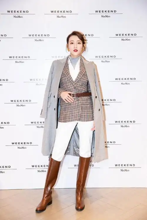 王鸥身穿露背吊带裙魅惑性感而格纹西装配过膝长靴摩登精致