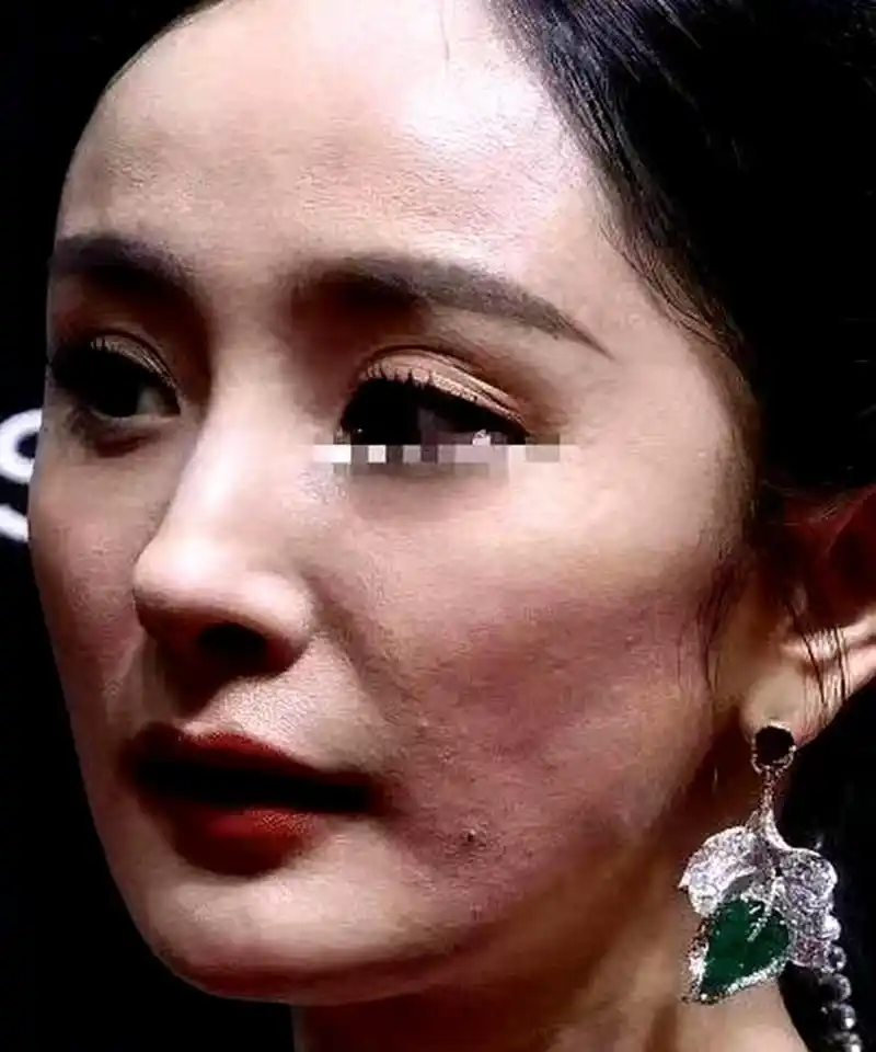 杨幂卸妆后与素颜几乎无异,美女天生底子好.