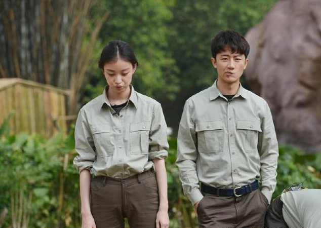 倪妮和谁合照都不输,唯独图4不同|倪妮|黄轩|同款_新浪新闻