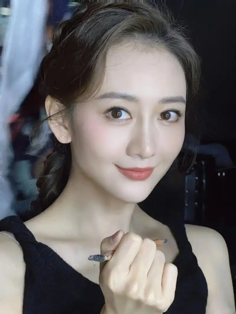 王鸥,白里透红的脸