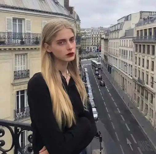 欧美女生头像 | 快乐是永不过时的时尚_归之_都如_星芒