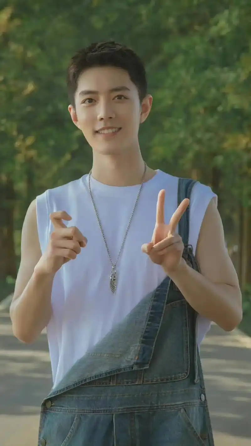 肖战 送你一张舔屏壁纸 - 抖音