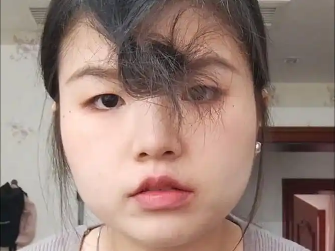 素人挑战不用卷发棒自卷八字刘海,对不起!