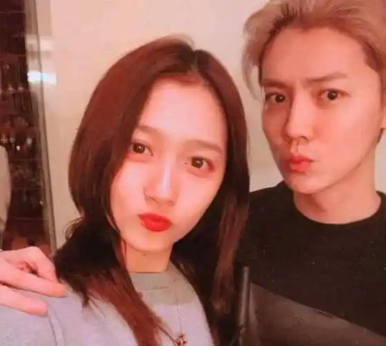 原创关晓彤晒男友视觉美照女方不满意嫌弃鹿晗拍照技术差不太会拍