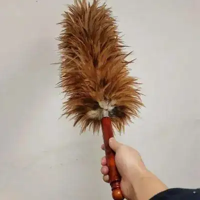 鸡毛掸子轻易就能制造出鸡飞狗跳的场景,挨打氛围更浓厚.