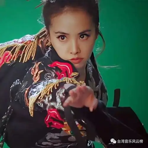 这首《我是谁》是蔡依林为王大陆,李沁,肖战主演的古装大剧《狼殿下》