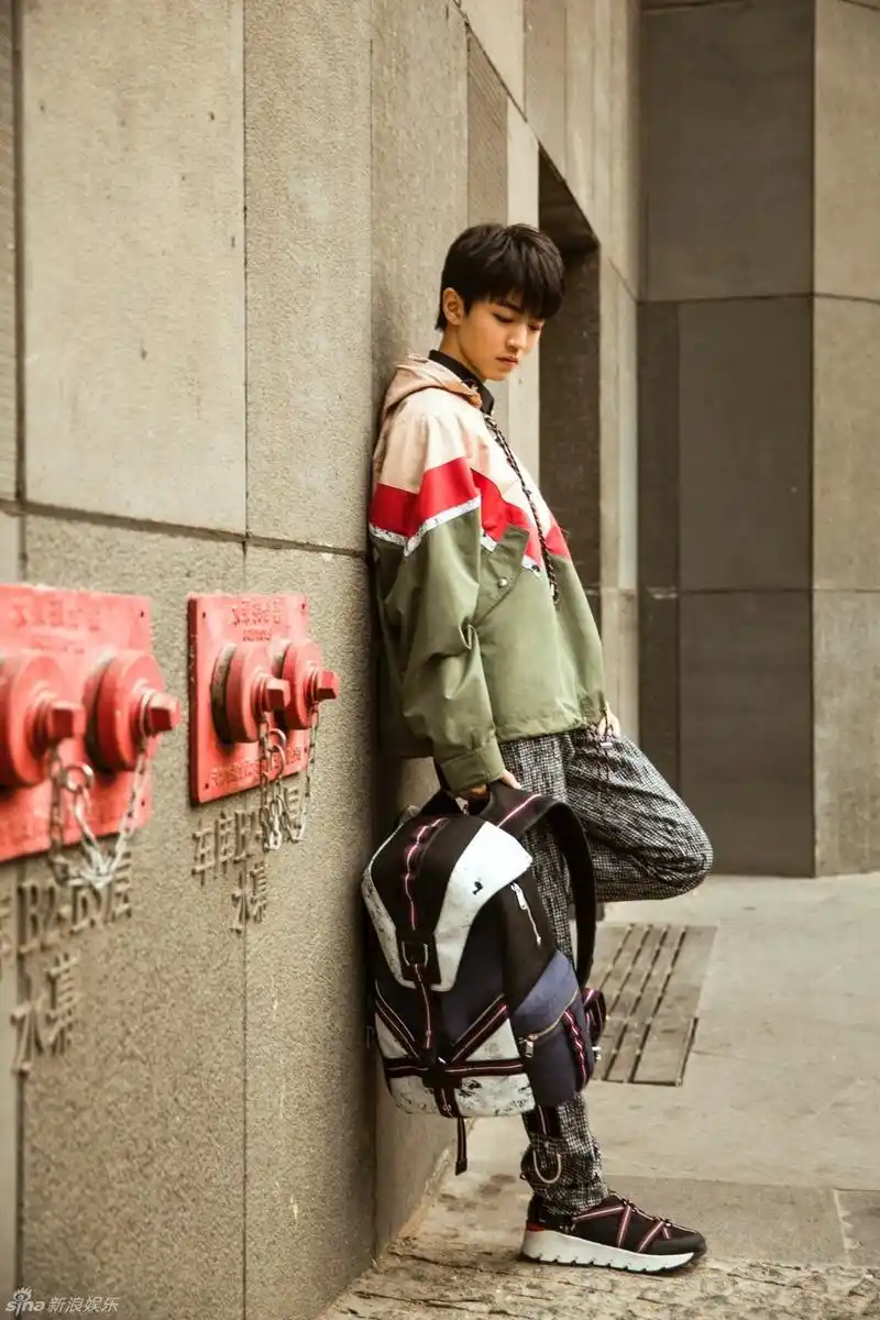 小凯前几天发的街拍 - 王俊凯 - zeze!啧啧