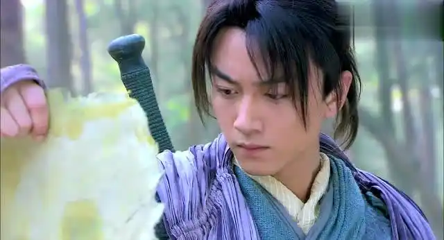 新神雕侠侣:杨过深山练功,和猴子玩耍,无意找到孤独求败的东西