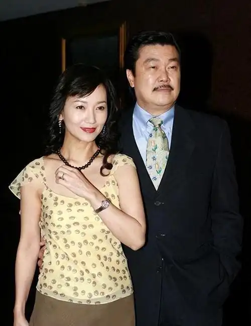回顾赵雅芝的仨儿子:长子47岁次子44岁小儿子37岁,个个让她骄傲