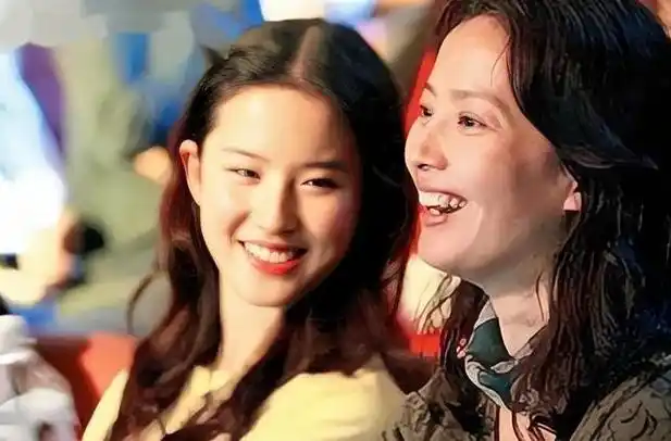 "最美星妈"刘晓莉:38岁带刘亦菲赴美国,为照顾女儿单身到64岁_腾讯