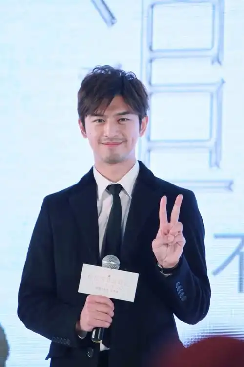 陈柏霖现身杜拉拉发布会