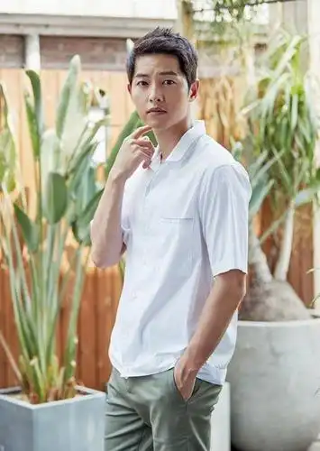 宋仲基自从兵役以后,在《太阳的的后裔》中终于找到了适合自己的发型