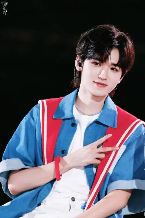 宋亚轩理想之途演唱会##今日星拍放送##520晒出最美应援色