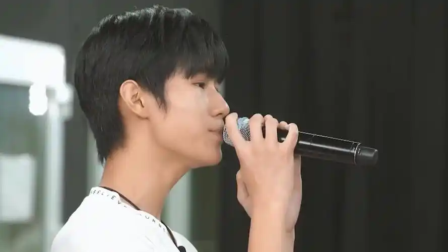 《台风蜕变之战》第1期个人测评歌曲完整版:张真源《消愁》-音乐视频