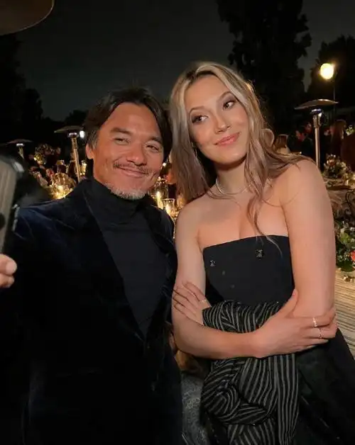 舒淇貌美如花,冯德伦胡子花白,夫妻状态像差辈儿,婚后丁克6年