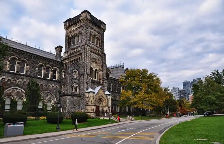 多伦多大学中央草坪所见古老校园风光_风景_poco摄影,加拿大
