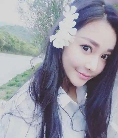 王靓雅私密生活照17