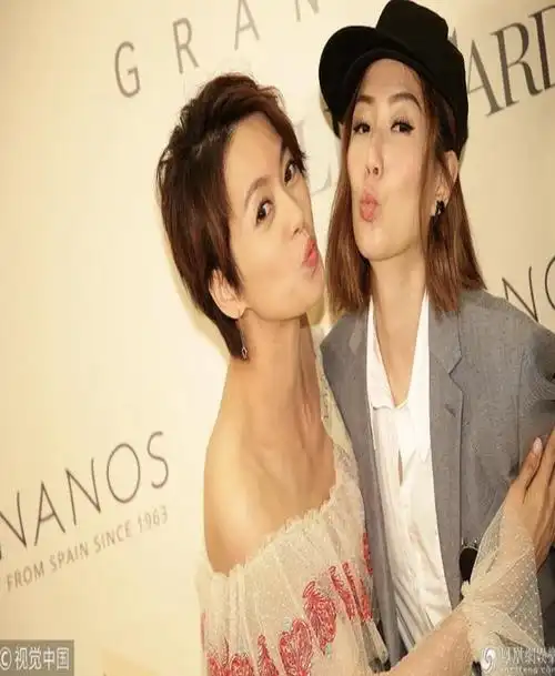 梁咏琪与郑秀文21年前为了郑伊健斗艳争芳,现在闺蜜情深上综艺