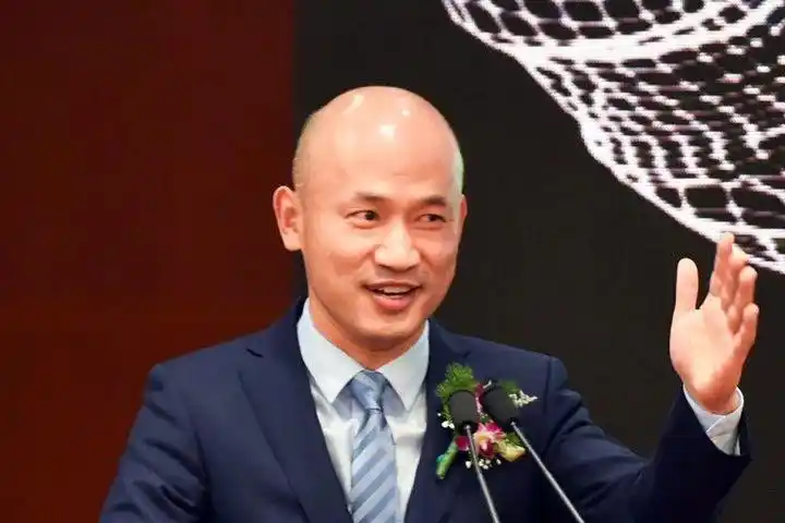 理工大学国际教育学院副院长,浙江省时尚产业联合会秘书长  朱伟明