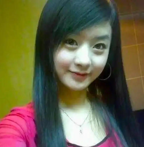 赵丽颖中专毕业以后就没有再继续学习了,而且早期赵丽颖的生活条件