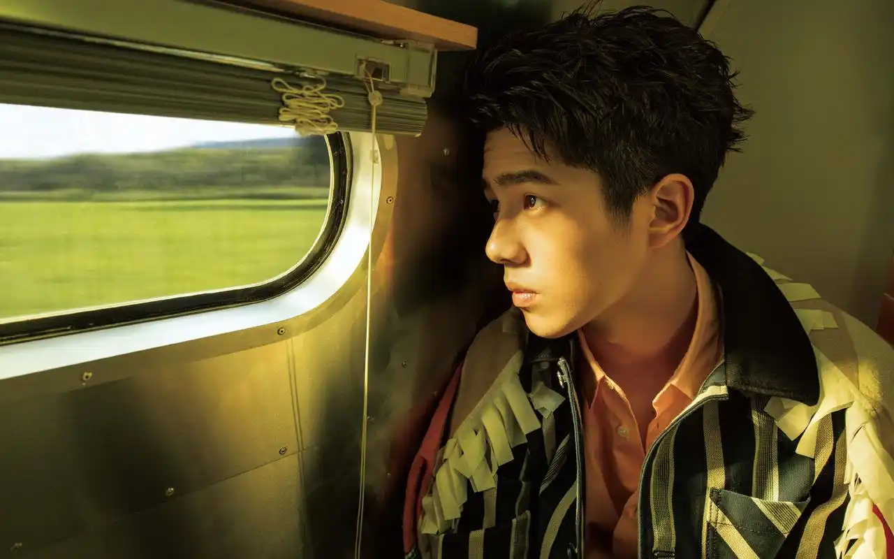 刘昊然时尚杂志写真图片桌面壁纸