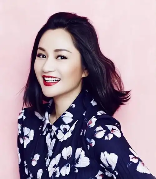 瞿颖近照瞿颖是家喻户晓的名模,影视演员,歌手,堪称模特转型最成功的