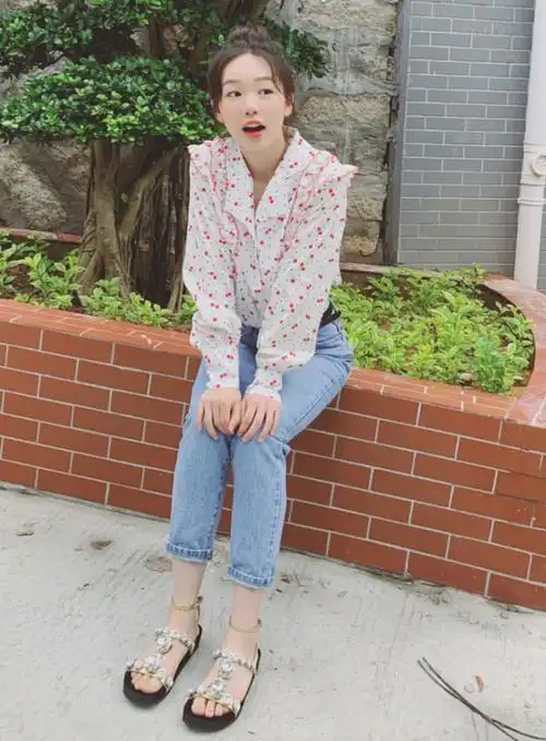 徐梦洁到底瘦了多少金华火腿变成漫画腿穿牛仔裤坐下都没肉