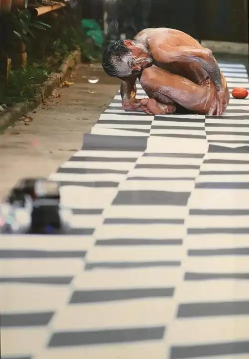 行为艺术的喧嚣背后 依然问题重重