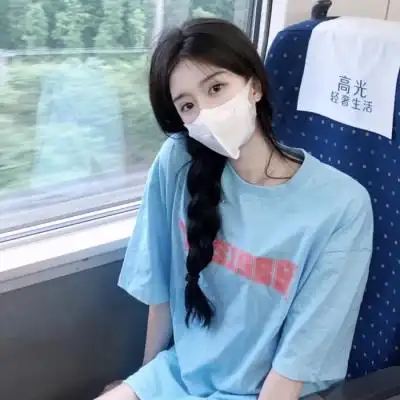 林鲸落温柔风女生真人头像