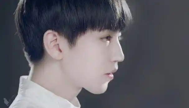 tfboys三人都是"睫毛精",王源的像扇子,王俊凯的简直逆天_易烊_双眸