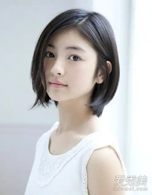 大饼脸适合什么发型