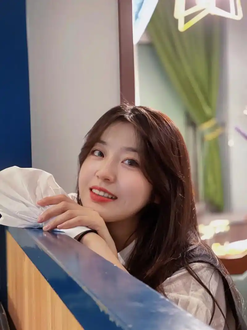 女孩子就应该人间清醒 努力上进 自律且坚定 不必太张扬  是 - 抖音