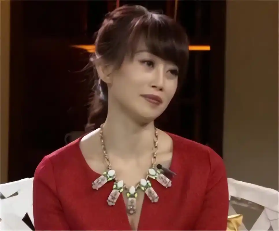 汪正正,磁性嗓音超迷人,他妻子张静宇近照,揭秘两人的感情经历